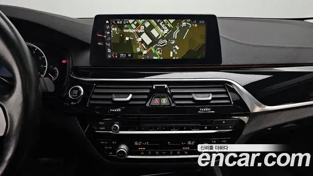 BMW 5 Series 2018 — Şəkil 11/20