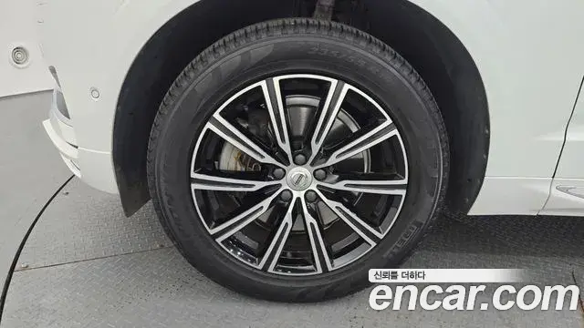 Volvo XC60 2019 — Şəkil 10/20