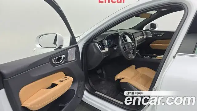 Volvo XC60 2019 — Şəkil 18/20