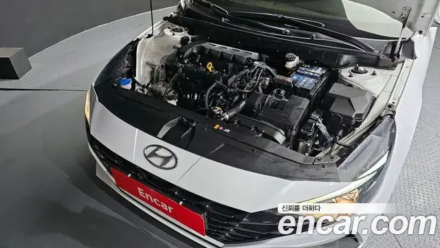 Hyundai The New Avante Hybrid 2021 — Photo 9/20