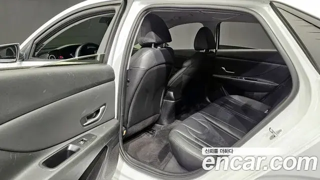 Hyundai The New Avante Hybrid 2021 — Photo 19/20