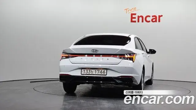 Hyundai The New Avante Hybrid 2022 — ფოტო 13/23