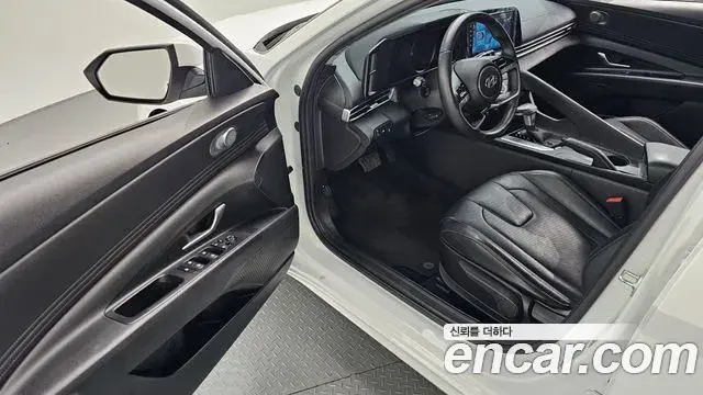 Hyundai The New Avante Hybrid 2022 — ფოტო 18/23