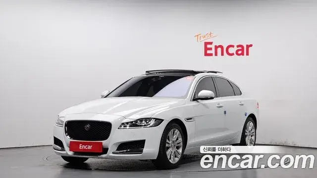 Jaguar XF 2018 — Photo 14/20
