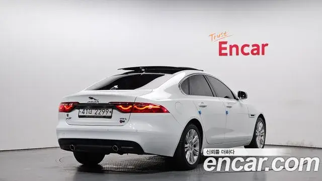Jaguar XF 2018 — Photo 3/20