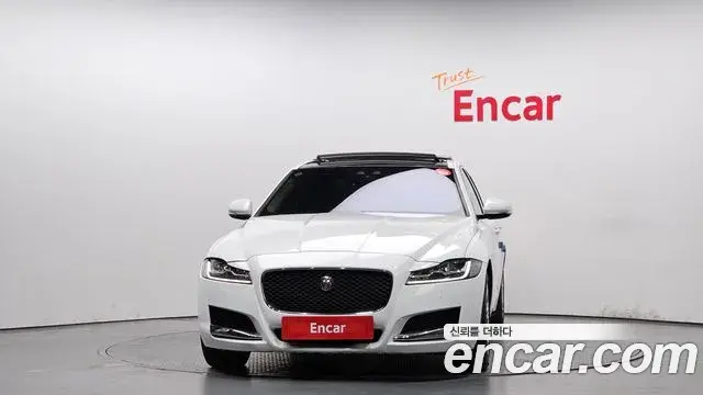 Jaguar XF 2018 — Photo 13/20