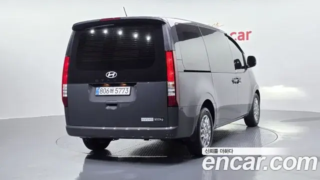 Hyundai Staria 2025 — Photo 6/20
