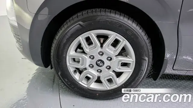 Hyundai Staria 2025 — Photo 5/20