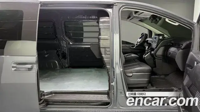 Hyundai Staria 2025 — Photo 10/20