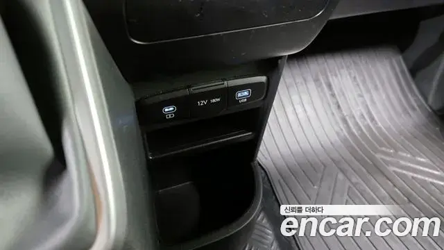 Hyundai Staria 2025 — Photo 9/20