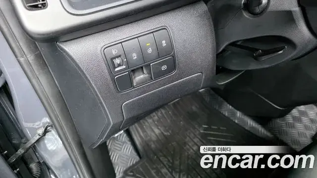 Hyundai Staria 2025 — Photo 17/20