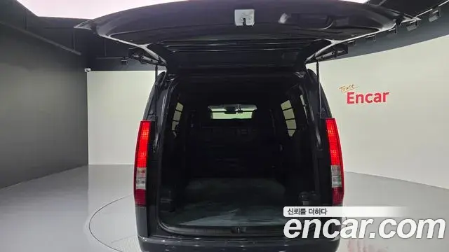 Hyundai Staria 2025 — Photo 12/20