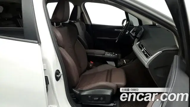 BMW 2 Series Active Tourer 2025 — Photo 19/30
