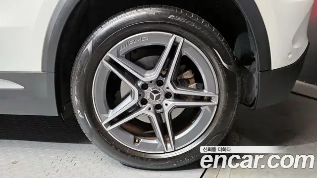 Mercedes-Benz GLA-Class 2022 — Photo 11/30