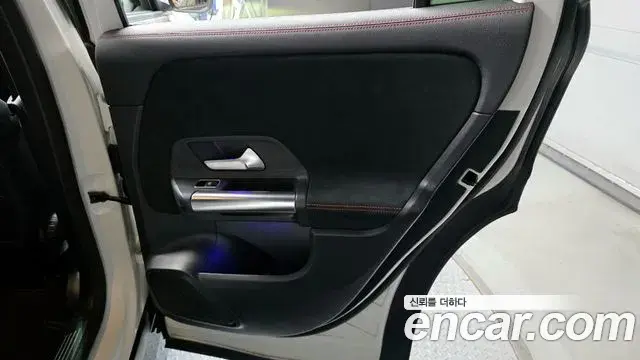 Mercedes-Benz GLA-Class 2022 — Photo 17/30