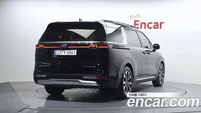 Kia Carnival 2021 — ფოტო 5/31
