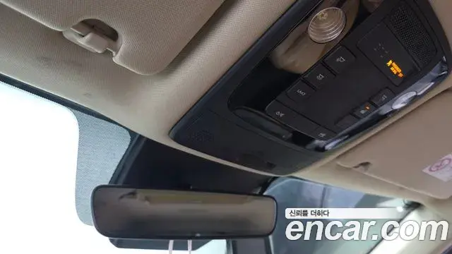 Kia Carnival 2021 — ფოტო 22/31