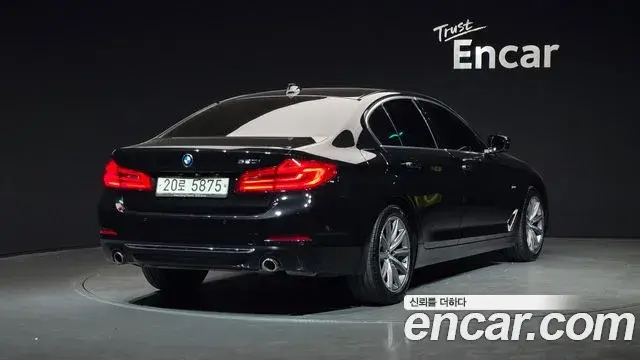 BMW 5 Series 2018 — Şəkil 11/20