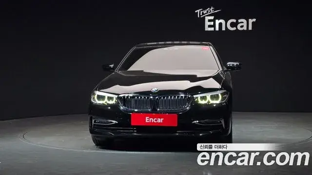 BMW 5 Series 2018 — Şəkil 8/20