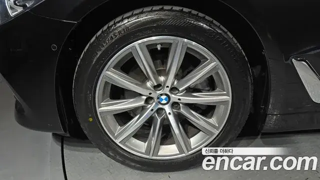 BMW 5 Series 2018 — Şəkil 16/20