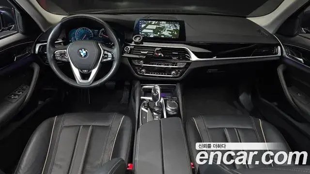 BMW 5 Series 2018 — Şəkil 19/20