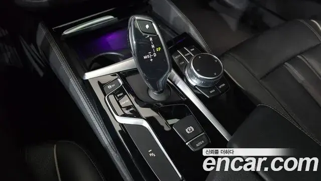 BMW 5 Series 2018 — Şəkil 15/20