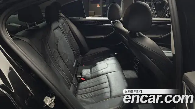 BMW 5 Series 2018 — Şəkil 7/20