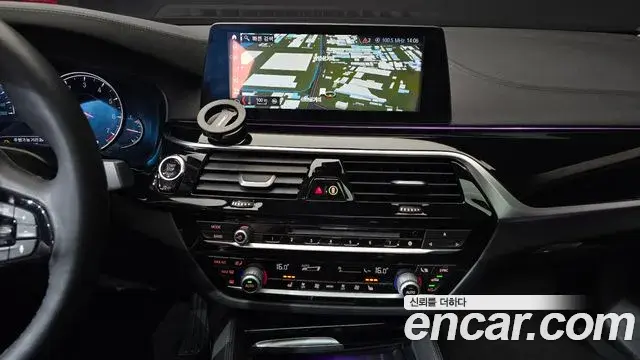 BMW 5 Series 2018 — Şəkil 17/20