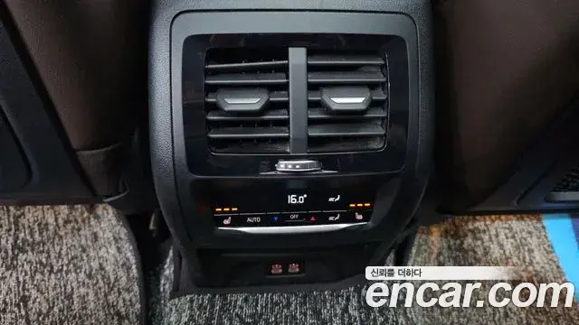 BMW X4 2021 — Şəkil 17/34