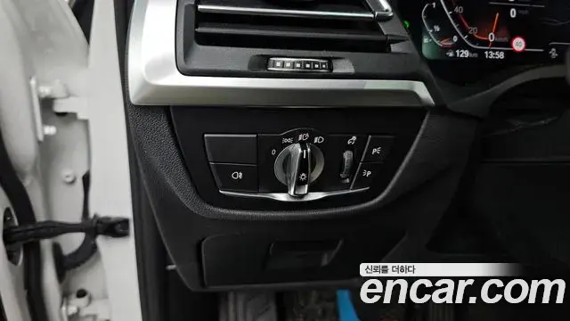 BMW X4 2021 — Şəkil 33/34