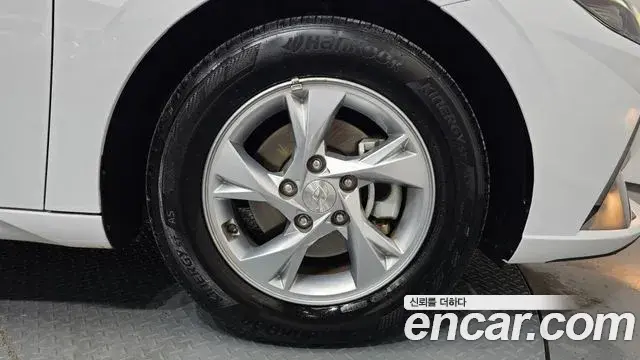 Hyundai The New Avante Hybrid 2021 — Photo 15/34