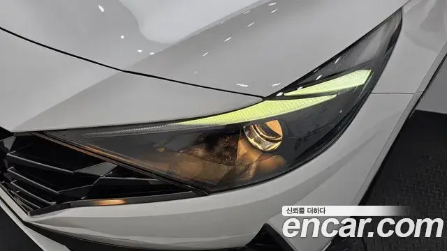 Hyundai The New Avante Hybrid 2021 — Photo 11/34