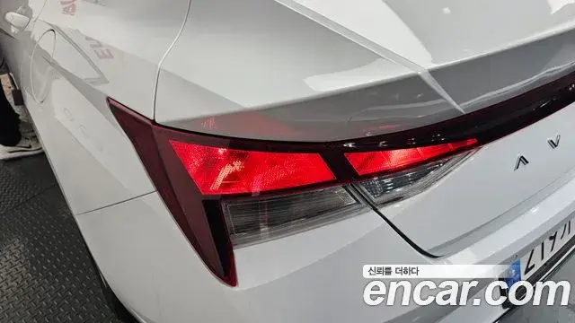 Hyundai The New Avante Hybrid 2021 — Photo 13/34