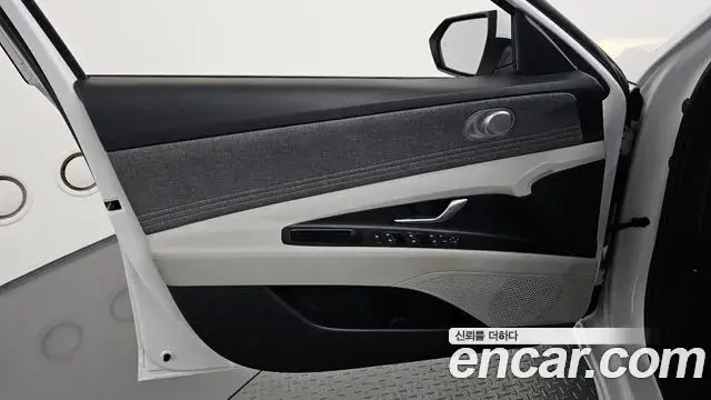Hyundai The New Avante Hybrid 2021 — Photo 27/34