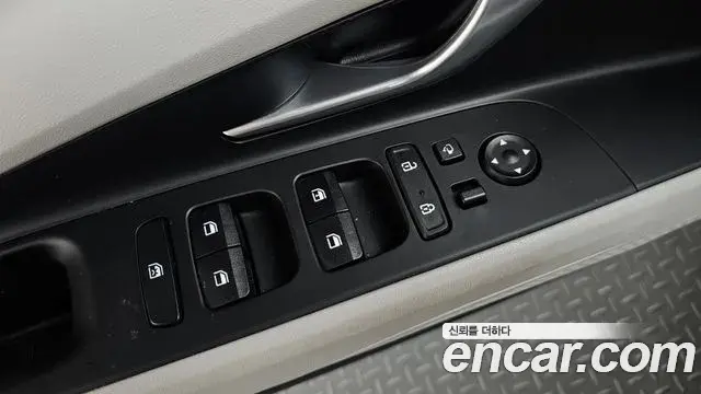 Hyundai The New Avante Hybrid 2021 — Photo 9/34