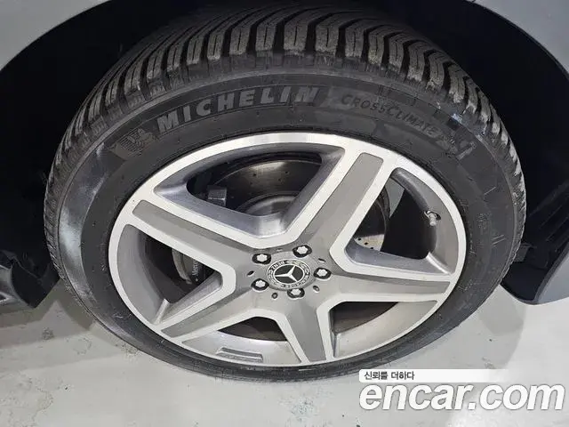 Mercedes-Benz GLE-Class 2018 — Şəkil 7/20