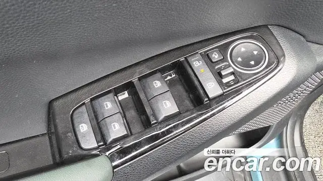 Kia Seltos 2024 — ფოტო 17/33