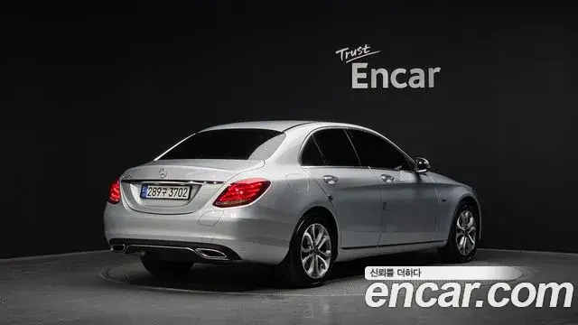 Mercedes-Benz C-Class 2018 — Şəkil 12/20