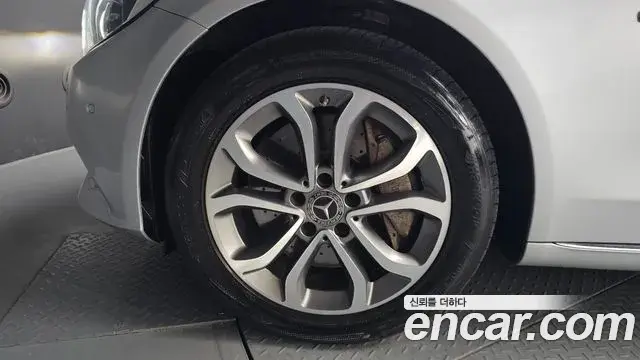 Mercedes-Benz C-Class 2018 — Şəkil 8/20