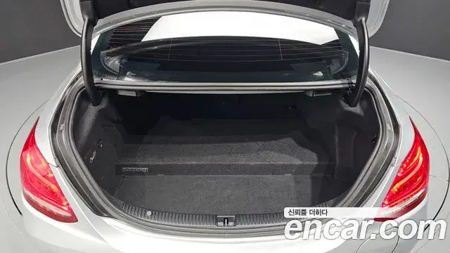 Mercedes-Benz C-Class 2018 — Şəkil 16/20