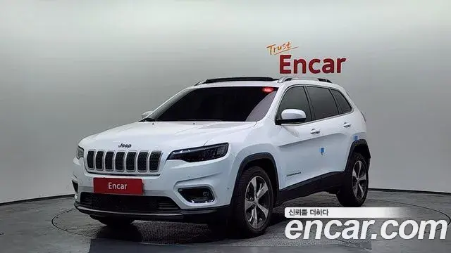 Jeep Cherokee 2021 — ფოტო 18/20