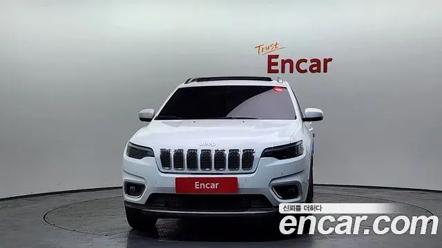 Jeep Cherokee 2021 — ფოტო 14/20