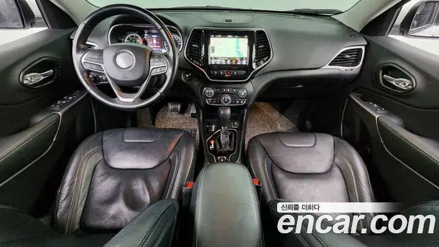 Jeep Cherokee 2021 — ფოტო 16/20