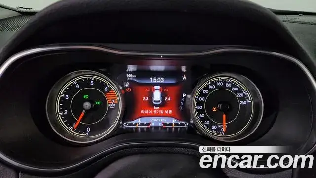 Jeep Cherokee 2021 — ფოტო 15/20