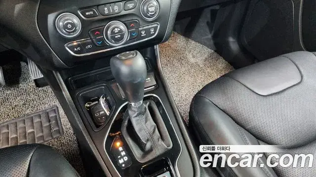 Jeep Cherokee 2021 — ფოტო 2/20