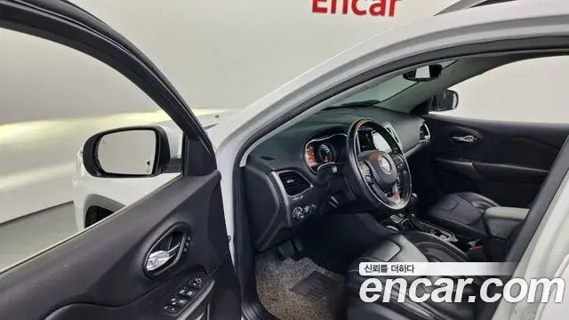 Jeep Cherokee 2021 — ფოტო 4/20