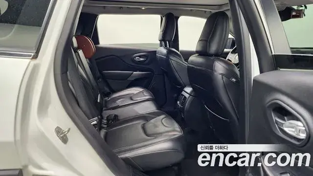 Jeep Cherokee 2021 — ფოტო 5/20
