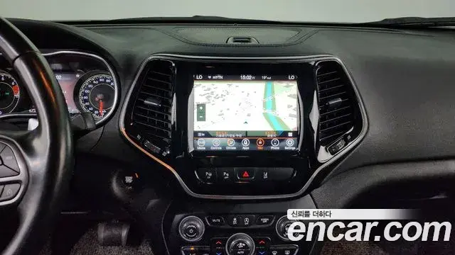 Jeep Cherokee 2021 — ფოტო 19/20