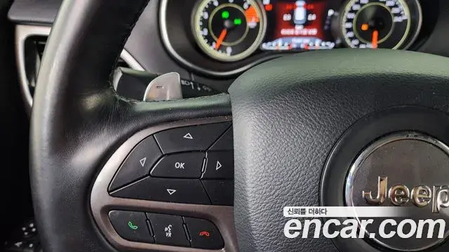 Jeep Cherokee 2021 — ფოტო 12/20