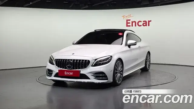 Mercedes-Benz C-Class 2019 — Photo 1/31